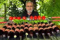 (ویدئو) غذاهای روستایی: پخت یک کباب ساطوری متفاوت با بادمجان توسط کشاورز ازبک