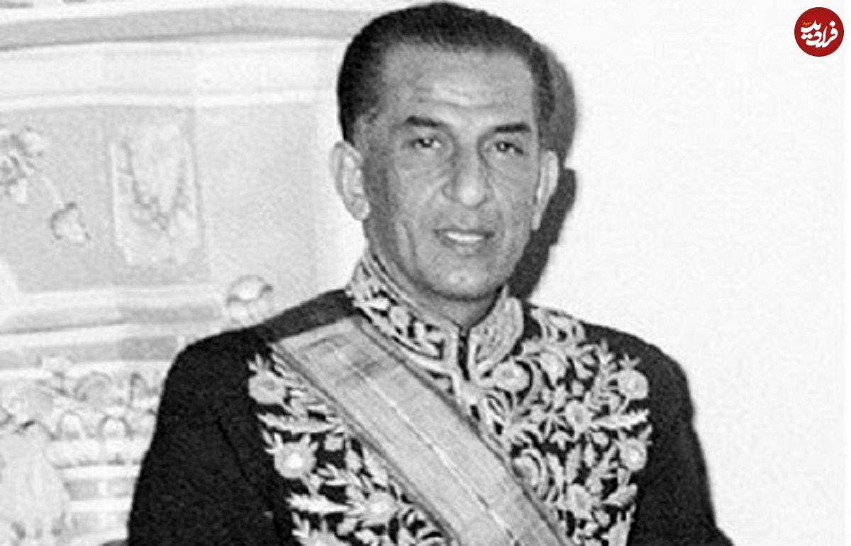 عکس؛ سفر در زمان؛ «جمشید آموزگار در حال گفتگو با محمدرضا پهلوی»؛ سال 1337