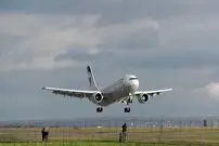 ببینید| لحظه فرود هواپیمای ایرانی در فرودگاه خارک؛ این لندینگ زیبا را ببینید