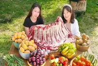 ببینید؛ غذای روستایی در تایلند؛ پخت غذا با دنده گوساله و سیب زمینی در طبیعت