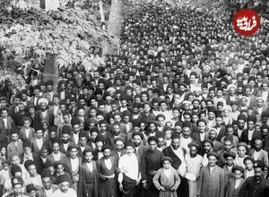 عکس| سفر در زمان؛ اجتماع مردم تهران برای تأسیس مشروطیت در دوره قاجار