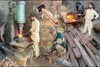 ببینید| مراحل ساخت چکش از طریق بازیافت ضایعات ریل های قدیمی در پاکستان