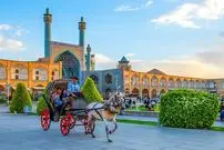 عکس| سفر به ایران قدیم؛ کودکان اصفهانی در حال بازی در نزدیکی قلعۀ طبرک؛ 115 سال قبل