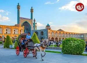 عکس| سفر به ایران قدیم؛ کودکان اصفهانی در حال بازی در نزدیکی قلعۀ طبرک؛ 115 سال قبل