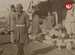 عکس| سفر زمان؛ منظرۀ یک خیابان خاکی و یکی از دروازه‌های تهران در دوران ناصرالدین شاه