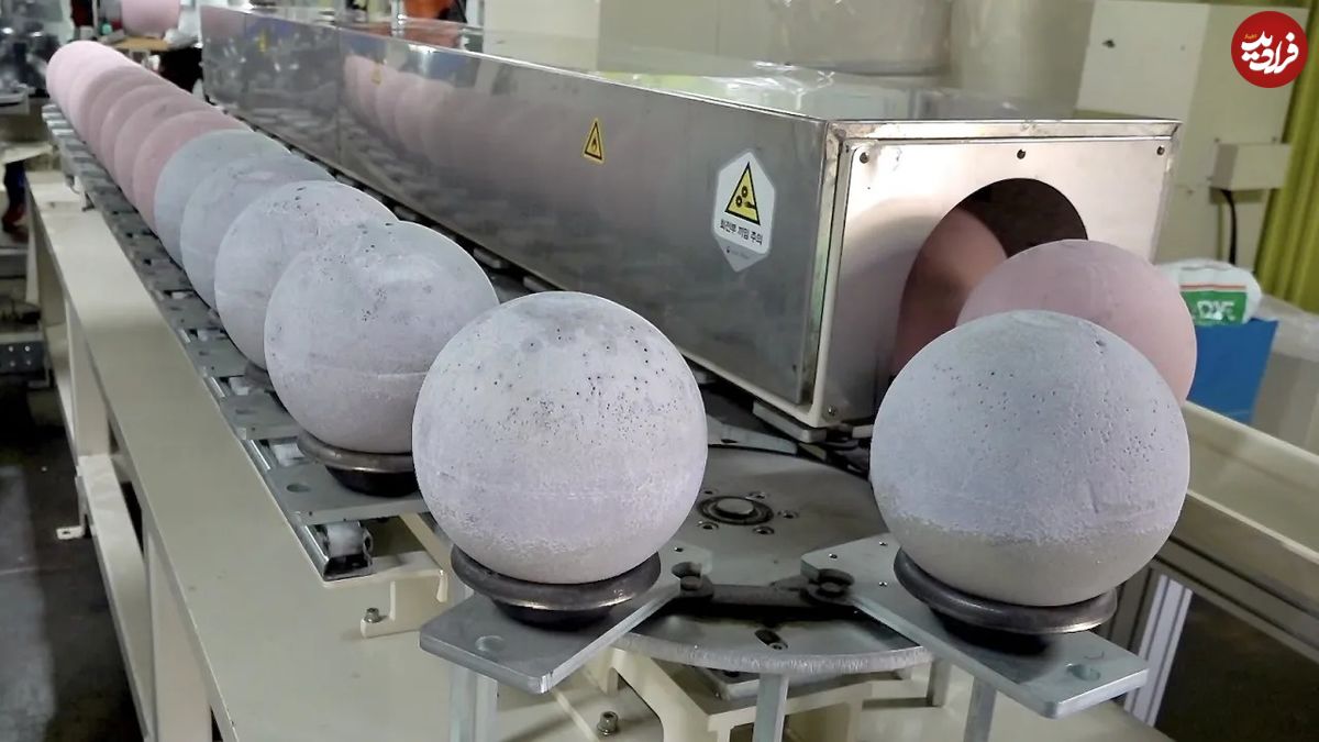 (ویدئو) کارخانه تولید انبوه توپ بولینگ؛ چگونه توپ های بولینگ ساخته می شوند؟