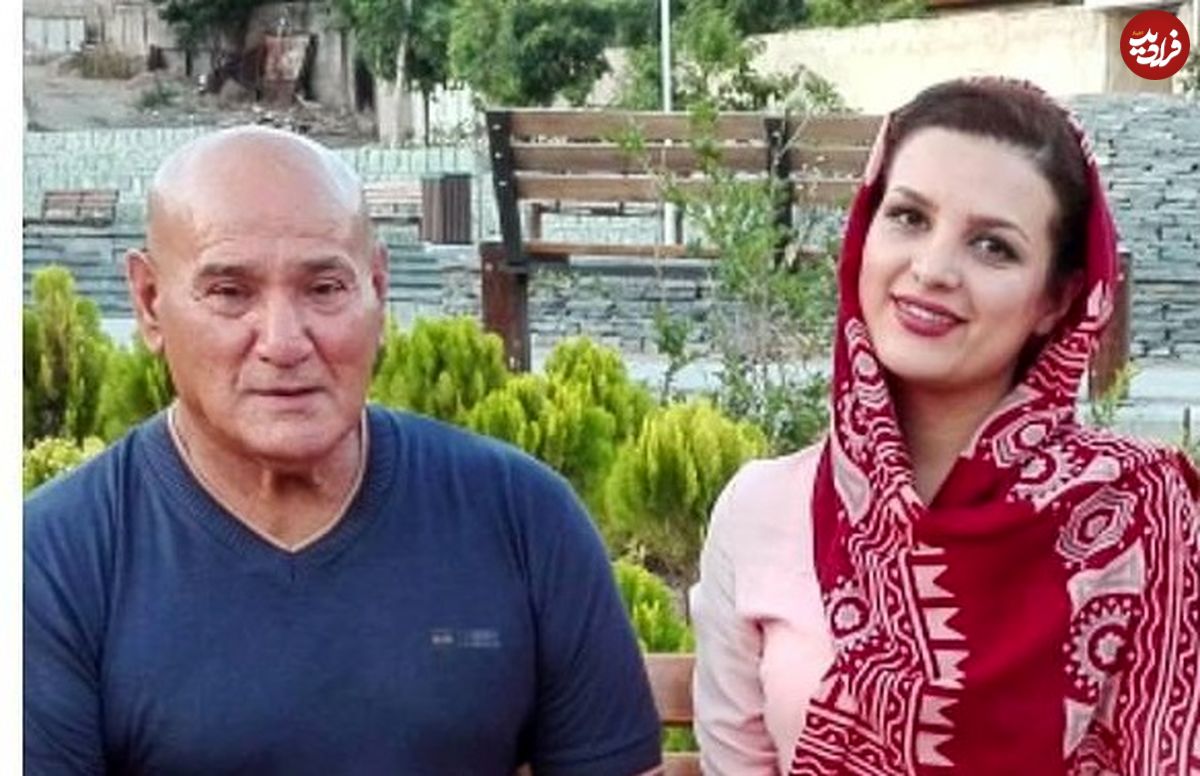 عکس| سفر به تاریخ؛ «صفر کشکولی» در حال حمل پرچم مسابقات پرورش اندام؛ 60 سال قبل