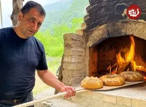 ببینید| غذای روستایی در آذربایجان؛ برداشت گندم از مزرعه و پخت نان با آن در روستا