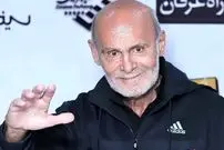 عکس| سفر زمان؛ ژست جالب «جمشید هاشم پور» در فیلم «روز دیدنی»؛ 31 سال قبل