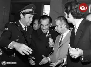 تصاویر| سفر به ایران قدیم؛ پایان گروگان‌گیری جمشید آموزگار در اتریش و عکس‌های بازگشت به تهران