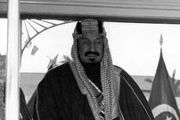 عکس| سفر در زمان؛ دیدار «افسران ارتش آمریکا با ملک عبدالعزیز، پادشاه اول عربستان»؛ سال 1323