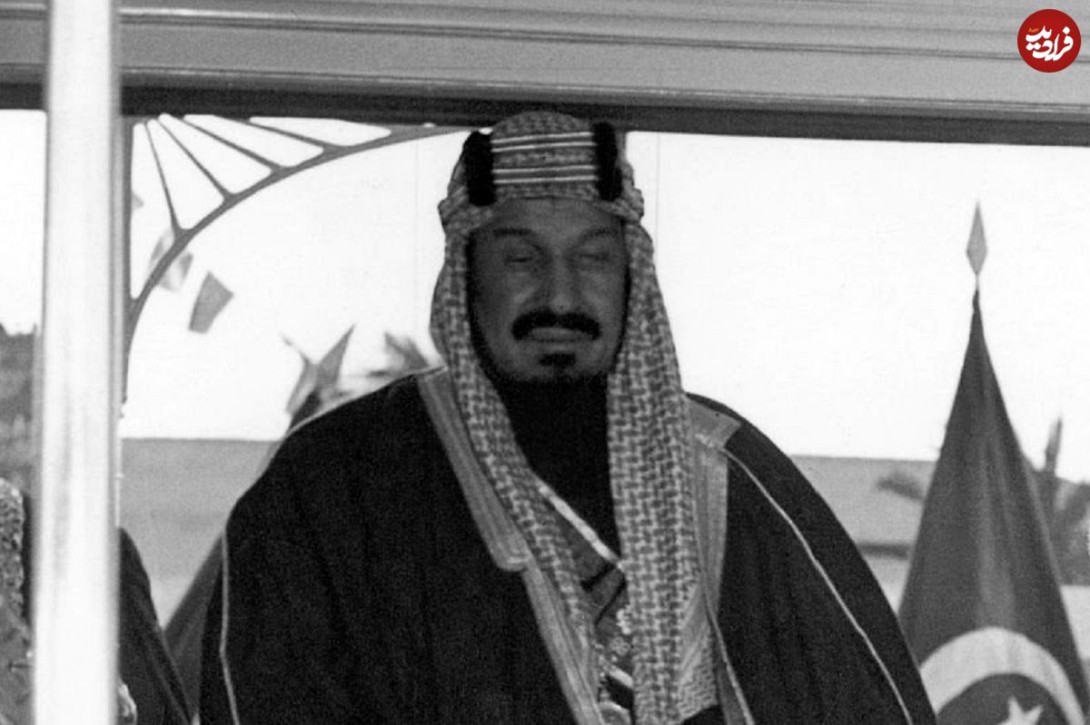 عکس| سفر در زمان؛ دیدار «افسران ارتش آمریکا با ملک عبدالعزیز، پادشاه اول عربستان»؛ سال 1323