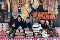 ببینید| غذای خیابانی در صربستان؛ انواع استیک، گوشت دودی، هات داگ و همبرگر در بلگراد