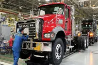 (ویدئو) فرآیند تماشایی تولید کامیون های مشهور MACK در کارخانه