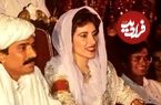 عکس؛ سفر به تاریخ؛ «بی‌نظیر بوتو، نخست وزیر اسبق پاکستان» در حال زیارت ضریح امام رضا (ع)؛ سال 1372