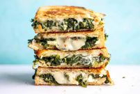 طرز تهیه ساندویچ اسفناج و پنیر برای روزهای شلوغ