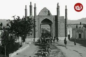 عکس| سفر زمان؛ یک آلمانی و همسرش با خودروی مرسدس در دروازه شمیران؛ 97 سال قبل