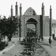 عکس| سفر زمان؛ یک آلمانی و همسرش با خودروی مرسدس در دروازه شمیران؛ 97 سال قبل