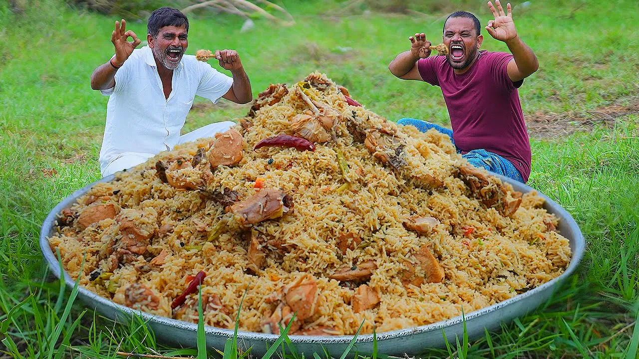 (ویدئو) پخت 40 کیلو چلو بریانی مرغ به روش دو آشپز روستایی هندی