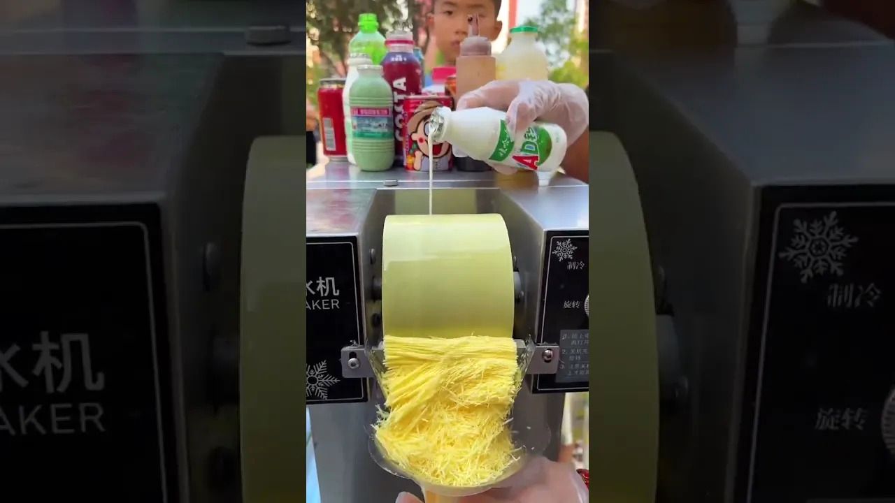 (ویدئو) این دستگاه شگفت انگیز در چند ثانیه به شما بستنی رشته ای تحویل می دهد!