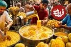 ببینید| غذای خیابانی در پاکستان؛ تهیه آب انبه و میلک شیک با 100 کیلو انبه در کراچی
