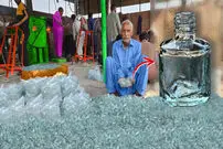 (ویدئو) بازیافت شیشه دور ریختنی و ساخت شیشه عطر + ساخت فرغون و سوزن 