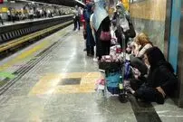 خانم دستفروش مترو: با فروش دونات، ۳ خانه خریدم!