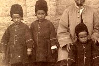 عکس؛ سفر به تاریخ؛ نوزاد خان‌زادۀ قاجاری در آغوش کنیز سیاهپوست