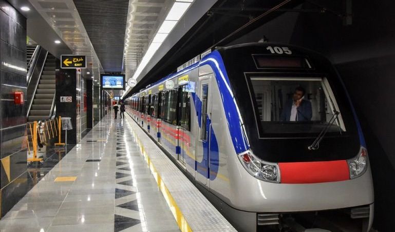 عکسی از دو مسافر متفاوت متروی تهران که پربازدید شد