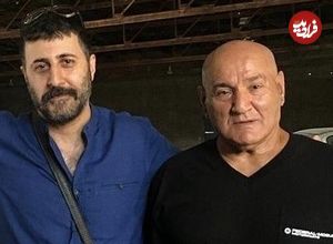 عکس| سفر به تاریخ؛ «صفر کشکولی» در کنار رضا بیک ایمانوردی در پشتصحنه یک فیلم؛ دهۀ 50