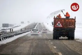 بارش برف و باران در محورهای ۱۳ استان/ تردد در جاده‌های شمالی روان است
