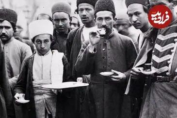 عکس| سفر زمان؛ تصویر دیده‌نشده از «هات چاکلت» خوردن تهرانی‌ها در زمان ناصرالدین شاه