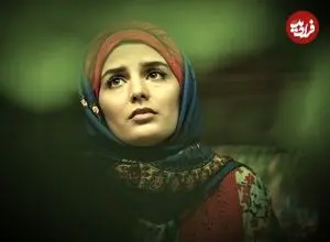 عکس| سفر در زمان؛ «غزاله اکرمی» در حال مطالعه فیلمنامه سریال سوجان در پشت صحنه