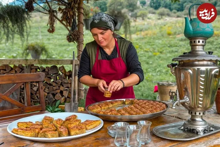 ببینید| غذای روستایی در آذربایجان؛ پخت باقلوای گردویی و مربای شاه توت در طبیعت