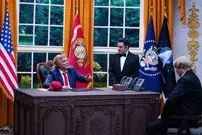 عکس| تقابل رشید با ترامپ!
