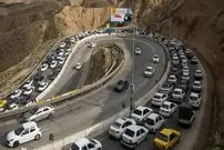 (ویدئو)  لحظه تکان‌دهنده سقوط عمدی مرد جوان در آزادراه تهران - شمال