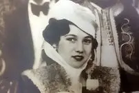 عکس| سفر در زمان؛ «فوزیه» در دوران بارداری و در کنار «اشرف»؛ سال 1319