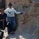 عکس| سفر زمان؛ بازی کودکان روستایی در ویرانه‌های روستای زلزله‌زده؛ سال 78