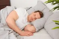 به پشت یا به پهلو؛ چطور باید بخوابیم؟