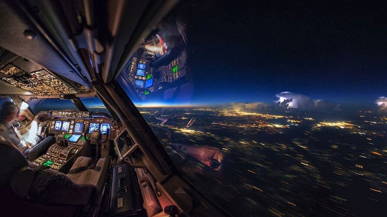 (ویدئو) تصاویر پرواز در شب از دریچه کابین خلبان 