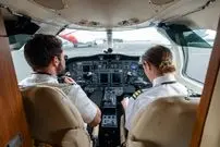 چرا در کابین خلبان هنگام سوار شدن مسافران باز است؟