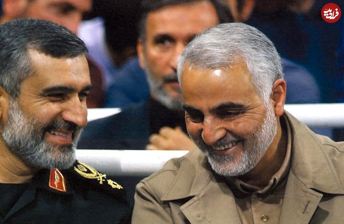 عکس؛ سفر به تاریخ؛ «سردار سلیمانی» و همرزمانش در جبهه در حال خوردن پرتقال؛ دهۀ 60