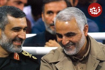 عکس؛ سفر به تاریخ؛ «سردار سلیمانی» و همرزمانش در جبهه در حال خوردن پرتقال؛ دهۀ 60