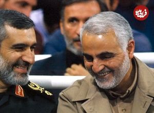 عکس؛ سفر به تاریخ؛ «سردار سلیمانی» و همرزمانش در جبهه در حال خوردن پرتقال؛ دهۀ 60