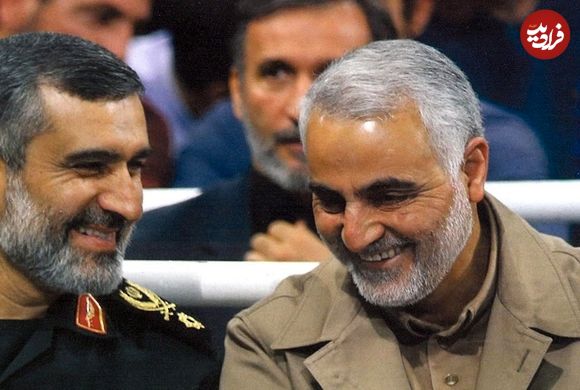 عکس؛ سفر به تاریخ؛ «سردار سلیمانی» و همرزمانش در جبهه در حال خوردن پرتقال؛ دهۀ 60