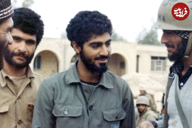 عکس| سفر در زمان؛ «سردار سلیمانی و سردار حاجی زاده» در یک مراسم در بیت رهبری؛ دهه 90