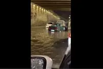 ببینید| تبریز دریا شد! تصاویر گرفتار شدن مردم و خودروها در میان آب