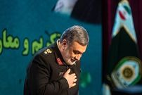 عکس؛ سفر به تاریخ؛ بوسۀ «سردار اشتری» بر پیشانی «سردار قاآنی» در یک مراسم