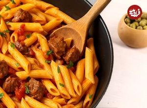 طرز تهیه ماکارونی با گوشت تکه‌ای و ته‌دیگ سیب‌زمینی