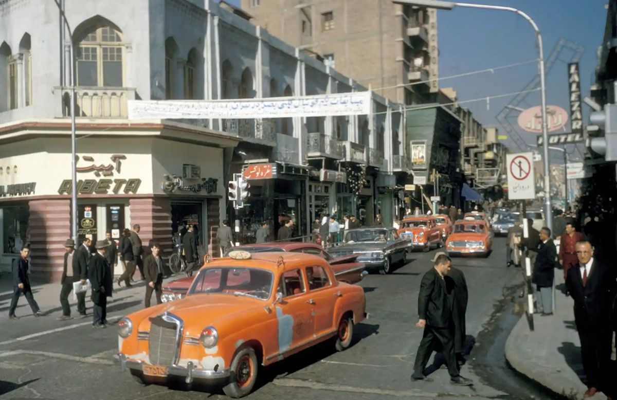 (عکس) خیابان لاله زار تهران؛ ۷۸ سال قبل
